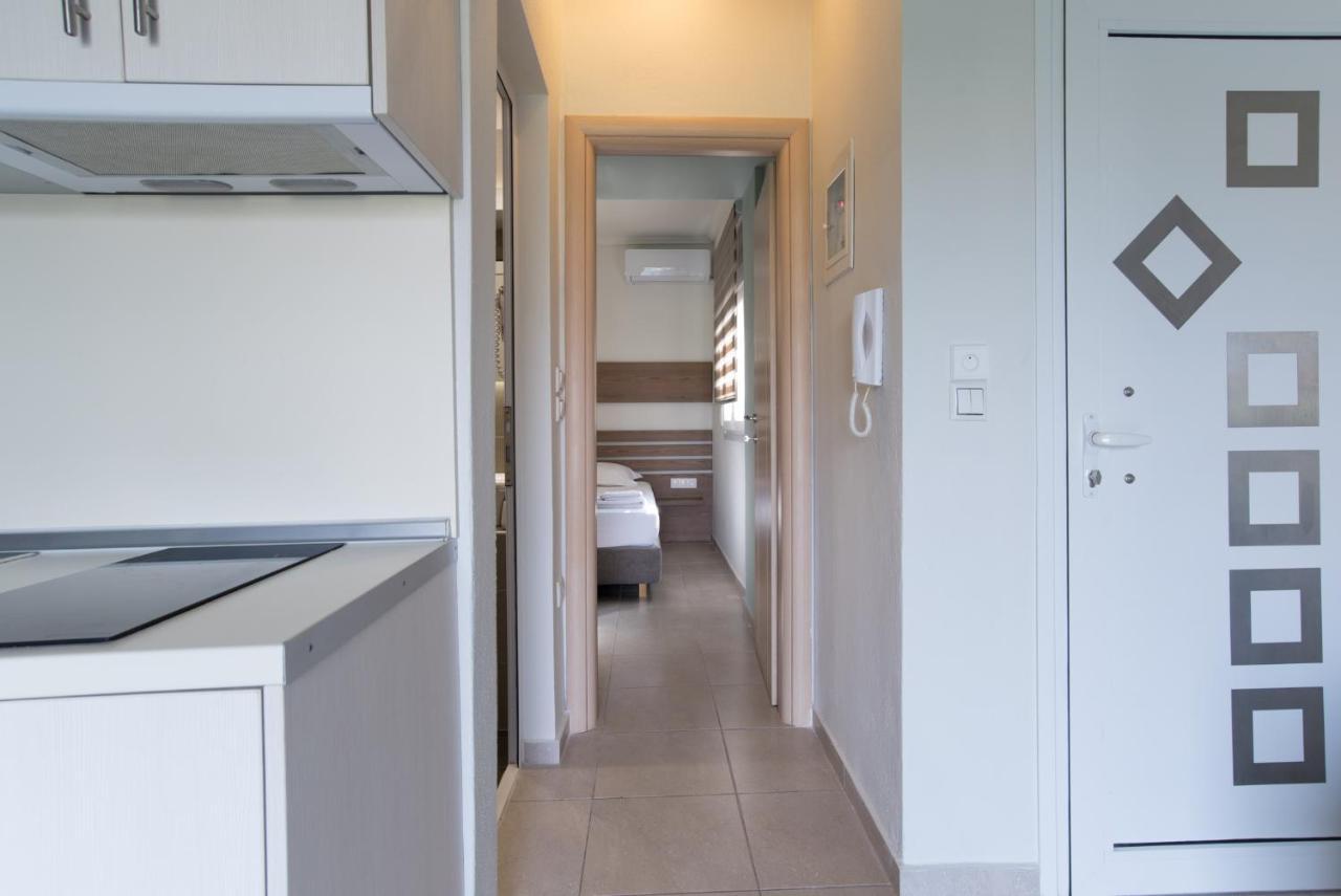 Vertigo Seaside Apartments Нікіті Екстер'єр фото