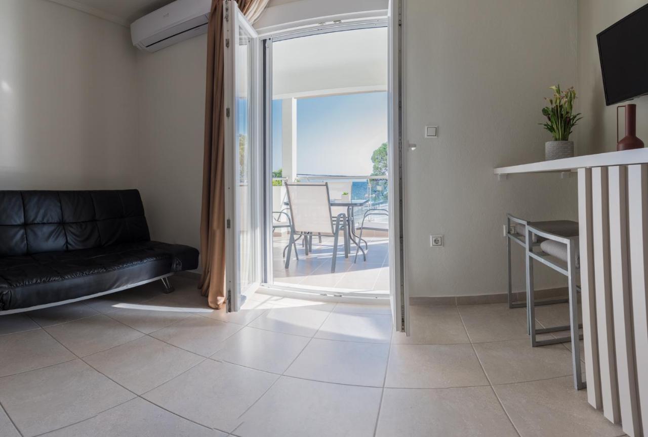 Vertigo Seaside Apartments Нікіті Екстер'єр фото