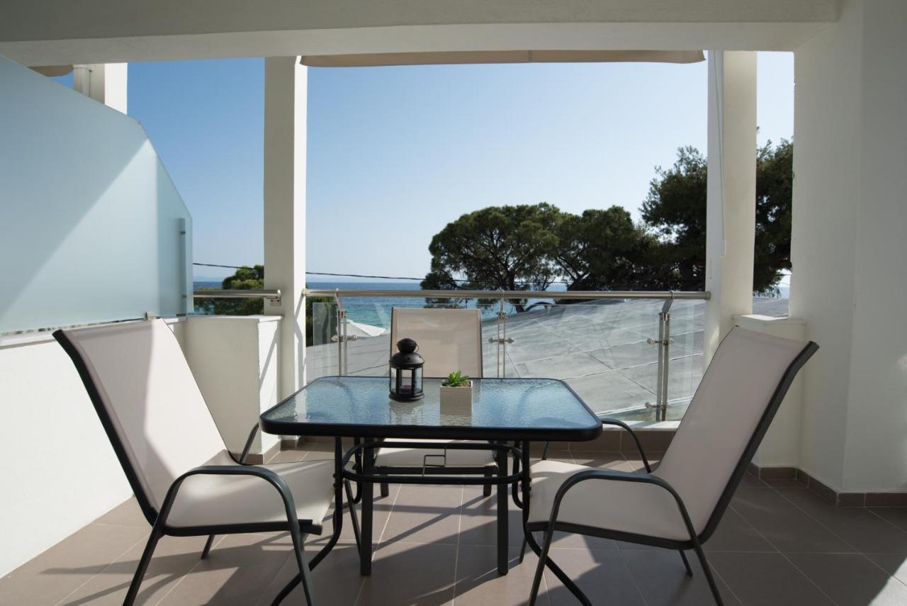 Vertigo Seaside Apartments Нікіті Екстер'єр фото